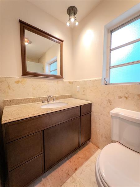 Building Photo - 560 SW 62nd Ave