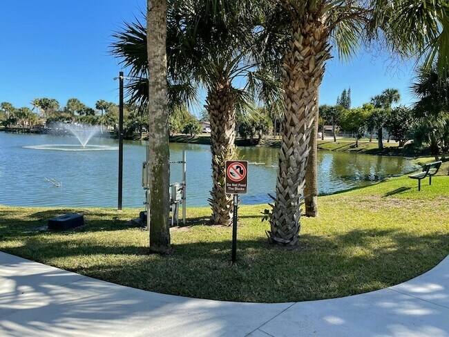 Building Photo - 502 Davis Rd