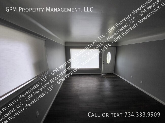 Building Photo - Home in Southfield!