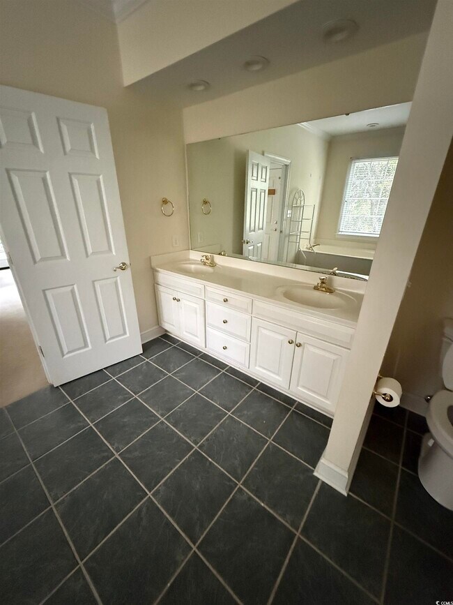 Building Photo - 62 Logan Ct