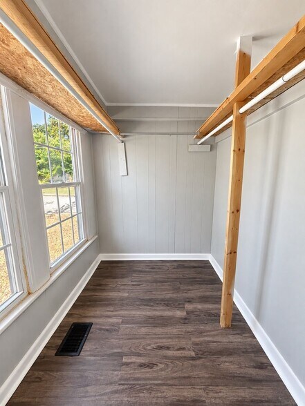 Building Photo - 2700 N Orchard Knob Ave
