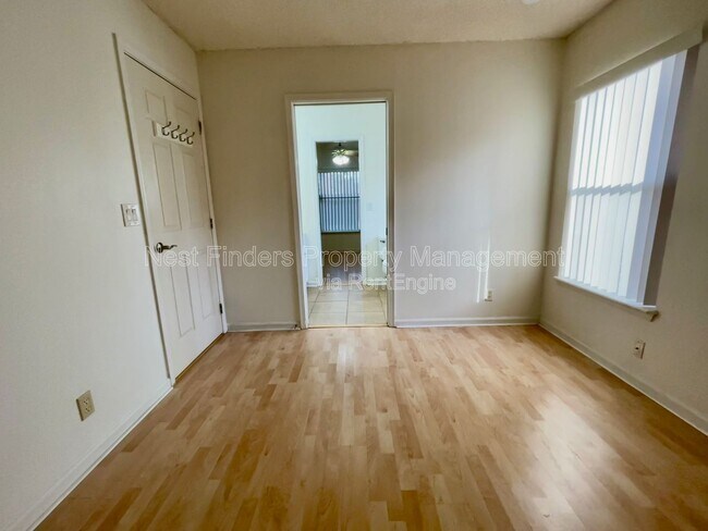 Building Photo - 2127 Forest Gate Dr W