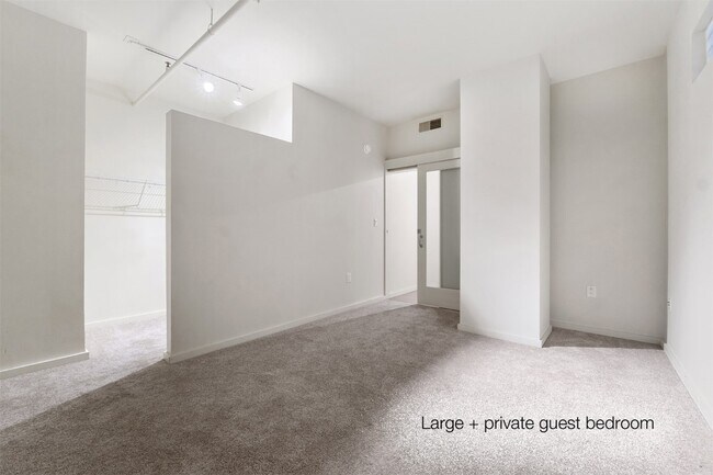 Building Photo - 915 Olive St