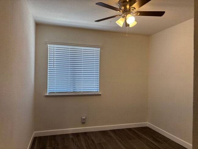 Building Photo - Completely remodeled and updated condo close to Fresno State and shopping. *Ask about the Move-in...