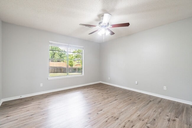 Building Photo - Beautiful 3 Bed 2 Bath Home for Rent in Fo...