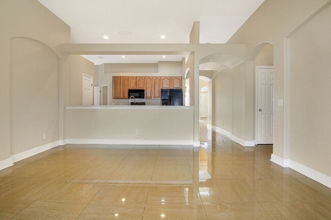 Building Photo - Move-In Ready Home with Open Layout and Op...