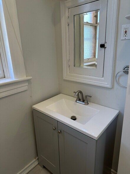 Building Photo - 3808 Flad Ave