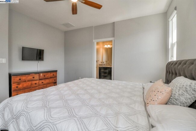 Building Photo - 36151 Windwood Ln