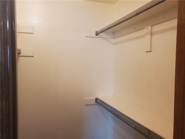 Building Photo - 2932 E Sterling Ct