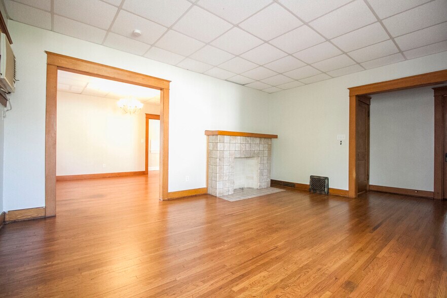 Building Photo - 4129 N Lockwood Ave