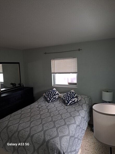 Back bedroom - 35 44th Ave