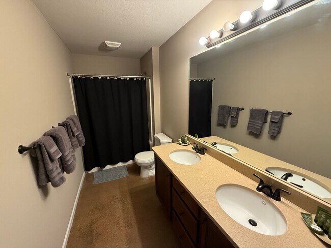 Building Photo - Nowells Subdivision Town Homes - Fully Furnished and Utilities Included