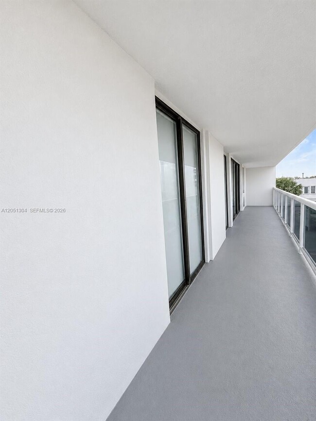 Building Photo - 20505 E Country Club Dr