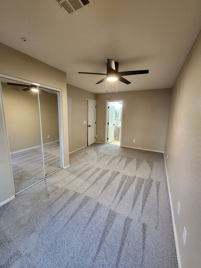 Building Photo - 3 Bed 2 Bath Gilbert Town Home