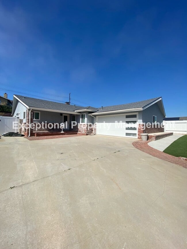 Building Photo - Great 4 bedroom 2 bath single story home