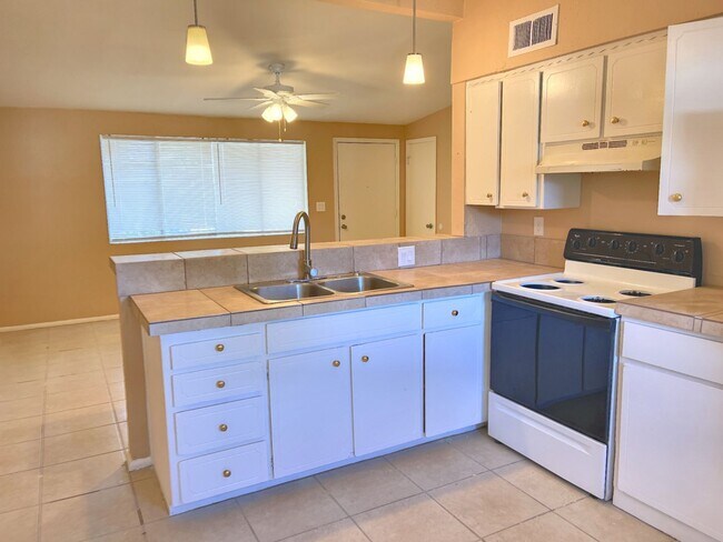 Building Photo - 509 N Williams