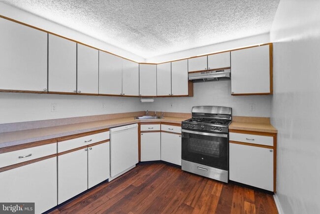 Building Photo - 194 Darwin Ln