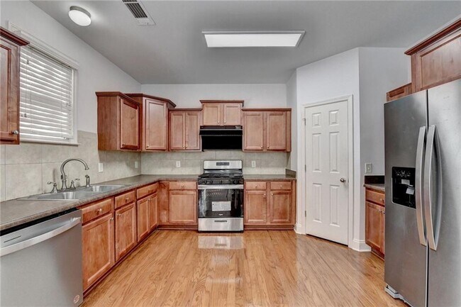 Building Photo - 2104 Nelms Pointe Landing