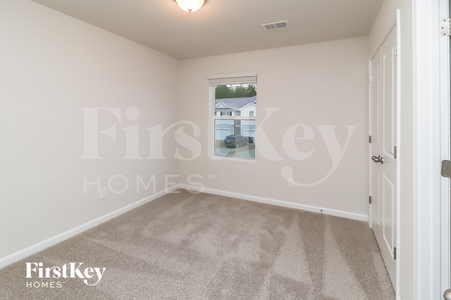 Building Photo - 2041 Cypress Village Dr NW