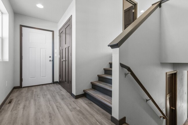 Building Photo - 3725 E Rubyred Dr