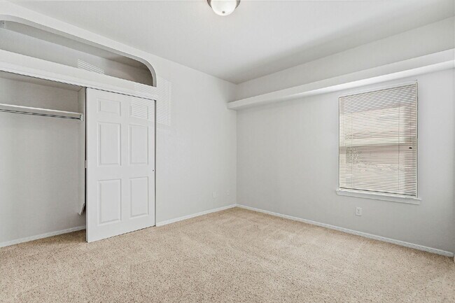 Building Photo - "Spacious 4-Bed Oasis with Granite Touches...