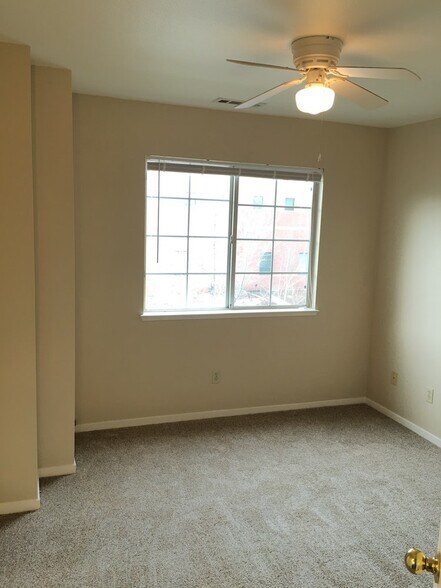 Bedroom with a nice view - 103 North Harbin Avenue