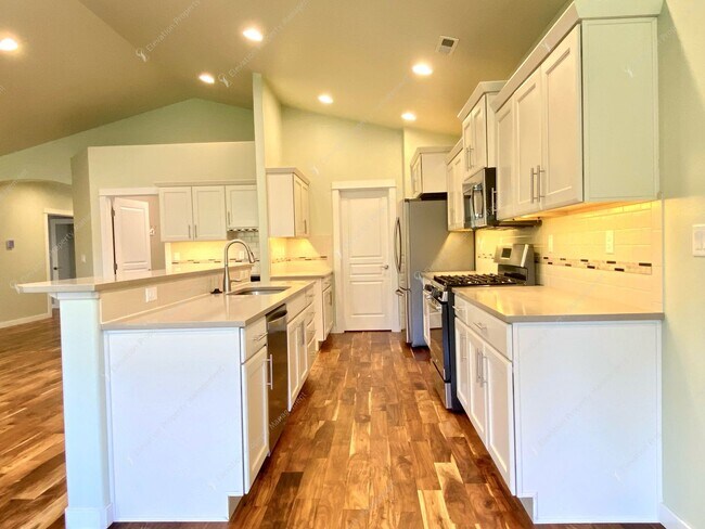 Building Photo - Bright, Spacious Home with Expansive Yard ...