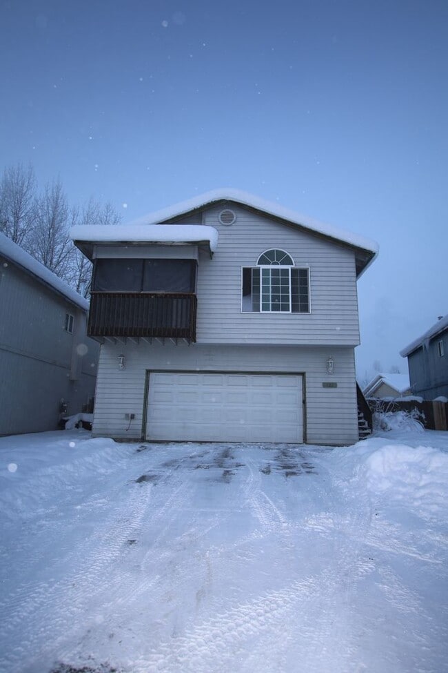 Building Photo - 3 Bedroom Home in North East Anchorage!