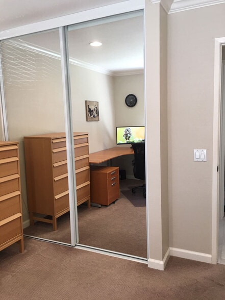 Building Photo - 498 Pierpont Dr