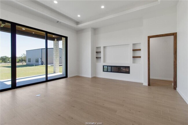 Building Photo - 4558 Hicks Ln