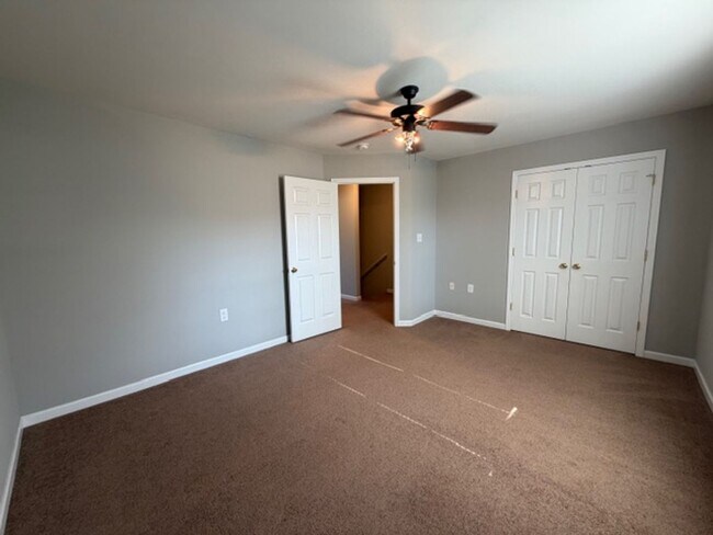 Building Photo - 1299 Pond St SE