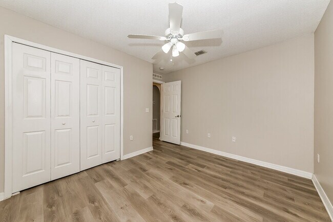 Building Photo - 1023 Brenton Leaf Dr