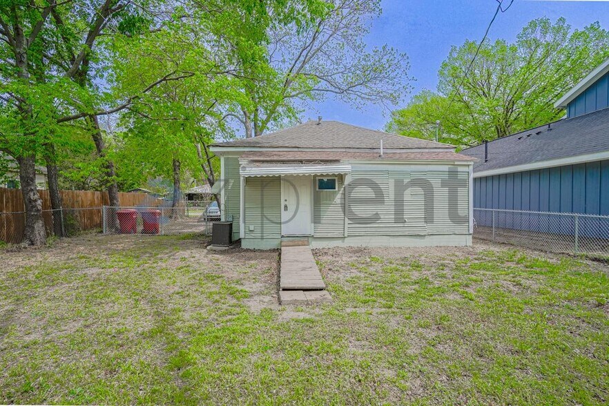 Building Photo - 1006 S Throckmorton St