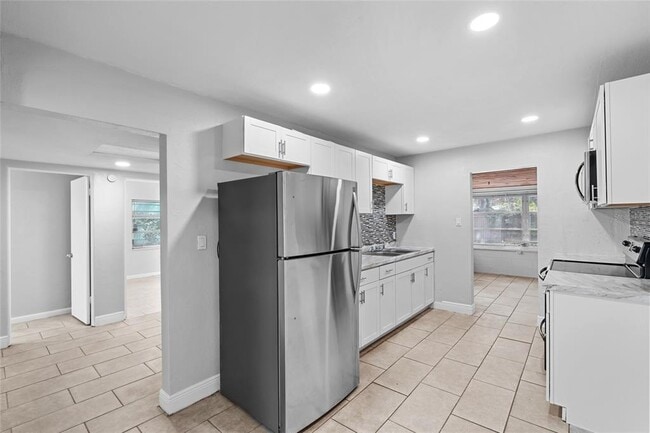Building Photo - 308 38th St S