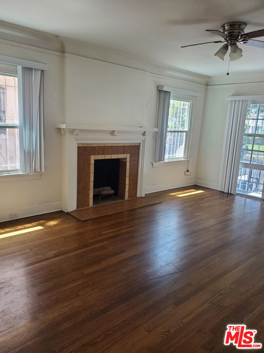 Building Photo - 238 S Kenmore Ave