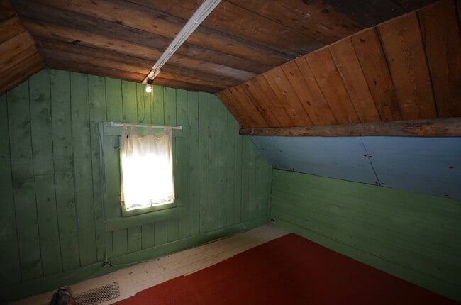 Building Photo - Historic Home, Downtown Breck! Pets welcome!