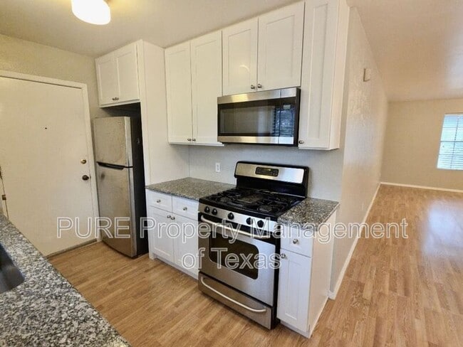 Building Photo - 8508 Romney Rd