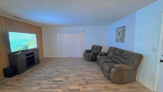 Living room - 101 Bent Tree Dr
