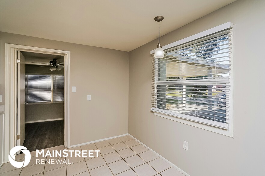 Building Photo - 10246 108th Ave N