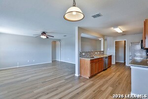 Building Photo - 233 N Willow Way