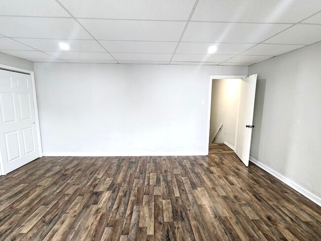 Building Photo - 346 39th St