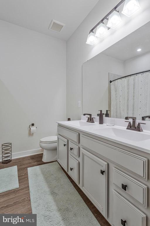 Building Photo - 10910 Presidential Pkwy