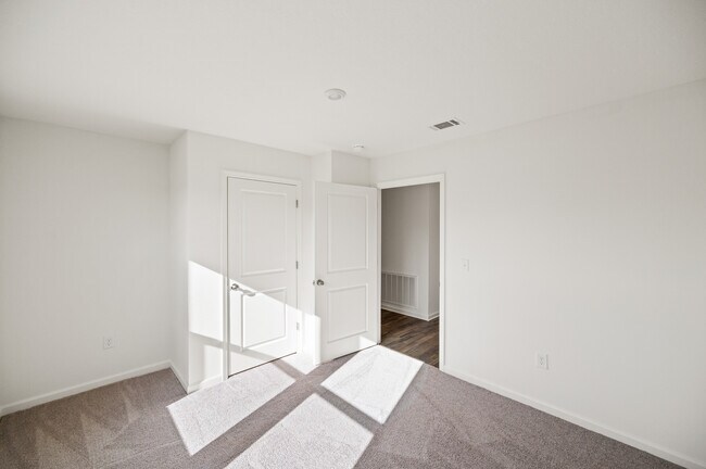 Building Photo - 21750 Sutherland Cir