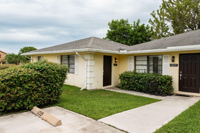 Primary Photo - 1253 White Pine Dr