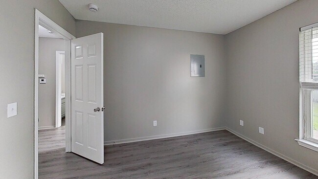 Building Photo - Oak Grove 2 Bedroom 1 1/2 Bath Duplex