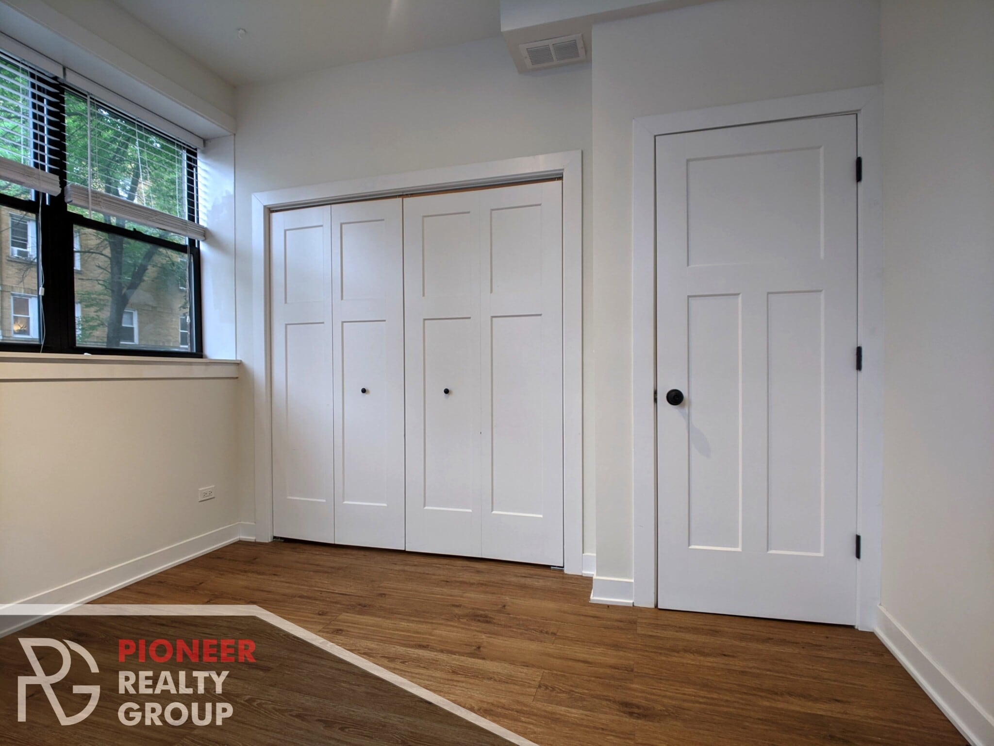 Building Photo - 2203 W Eastwood Ave