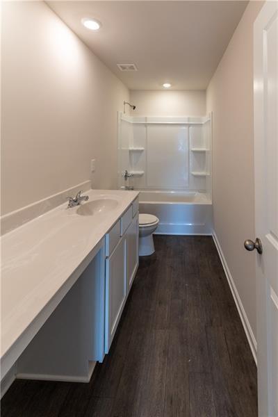 Building Photo - 530 River Run Dr
