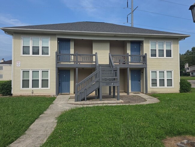 Primary Photo - 12105 Carriage Ct SE