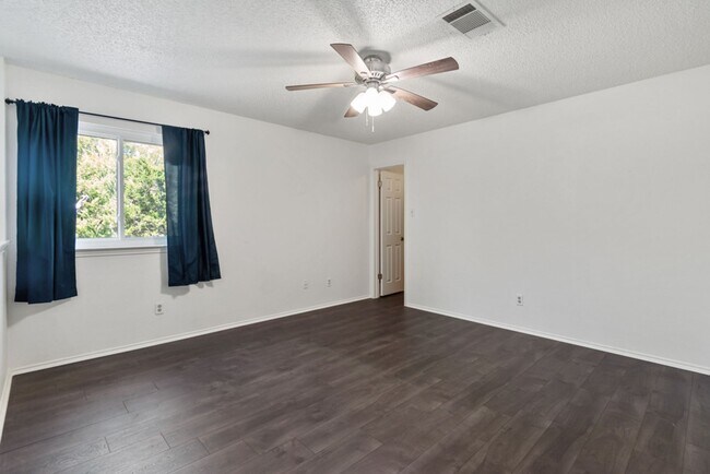 Building Photo - 1305 Cedar Brook Dr