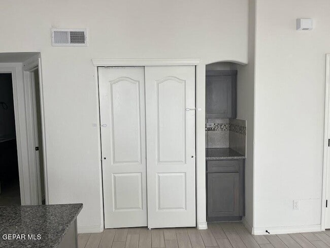 Building Photo - 904 Betton Pl